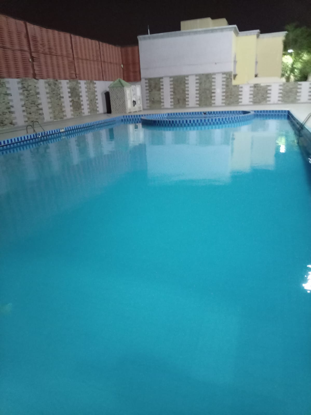 تعبئة مسابح بالدمام بمياه نظيفة — وايت ماء 0562909811