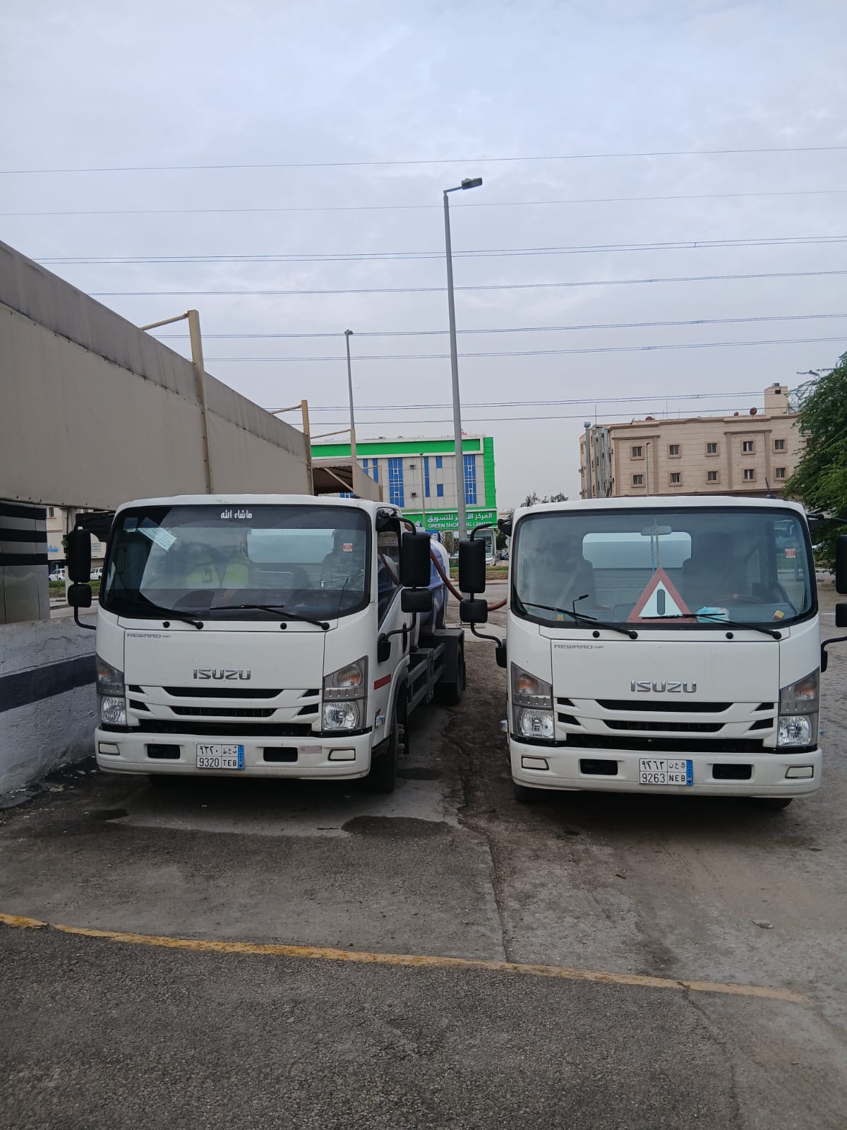 شاحنات وايت مياه بالدمام إيسوزو حديثة