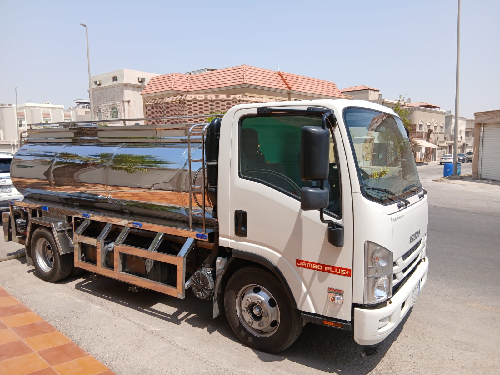 صهريج ستانلس ستيل لتوصيل مياه الشرب بالدمام